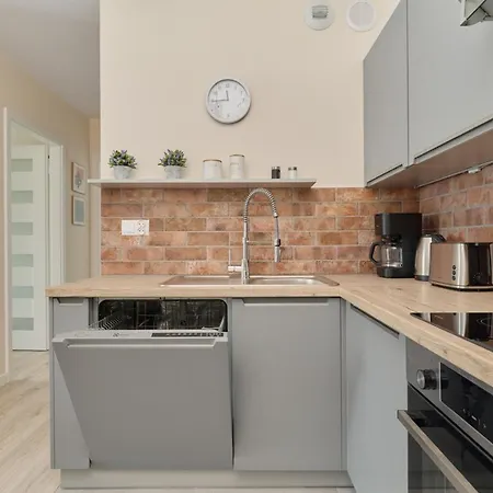 Piekna With Parking By Renters Apartamento