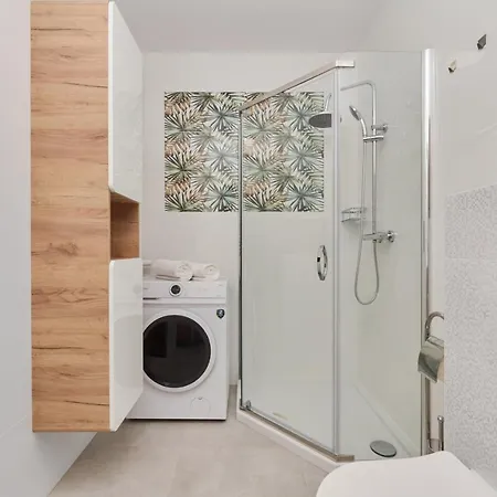 Piekna With Parking By Renters *