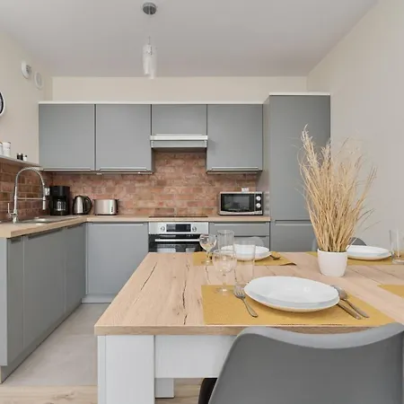 Piekna With Parking By Renters * Breslavia