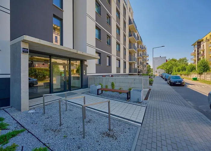 Piekna With Parking By Renters * Wroclaw