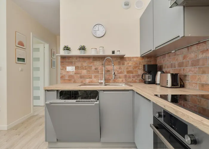 Piekna With Parking By Renters Apartment