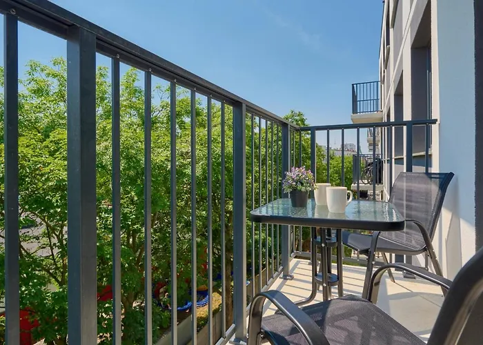 Piekna With Parking By Renters Apartment